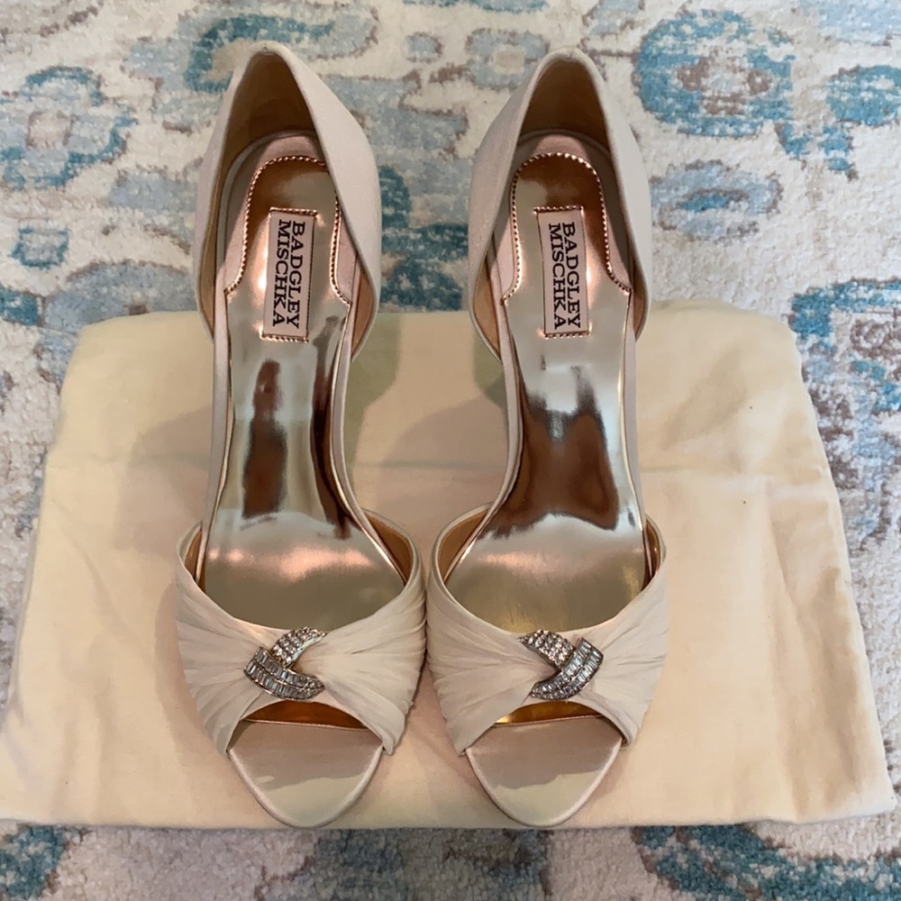NEVER WORN Badgley Mischka Cream/White Heels